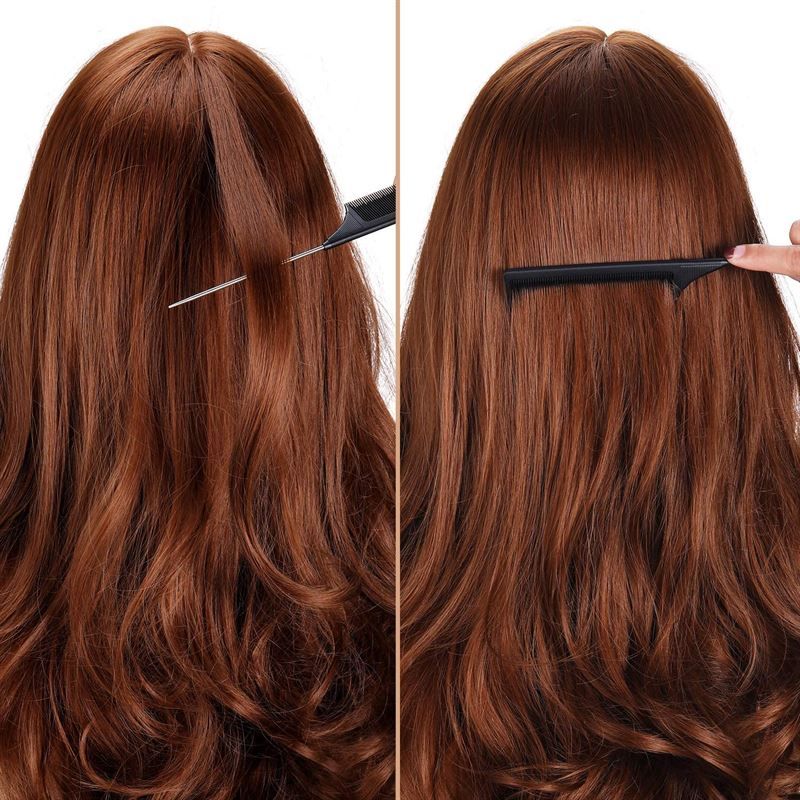 Vue en deux parties : une mèche de cheveux est séparée avec une pointe métallique, puis peignée.