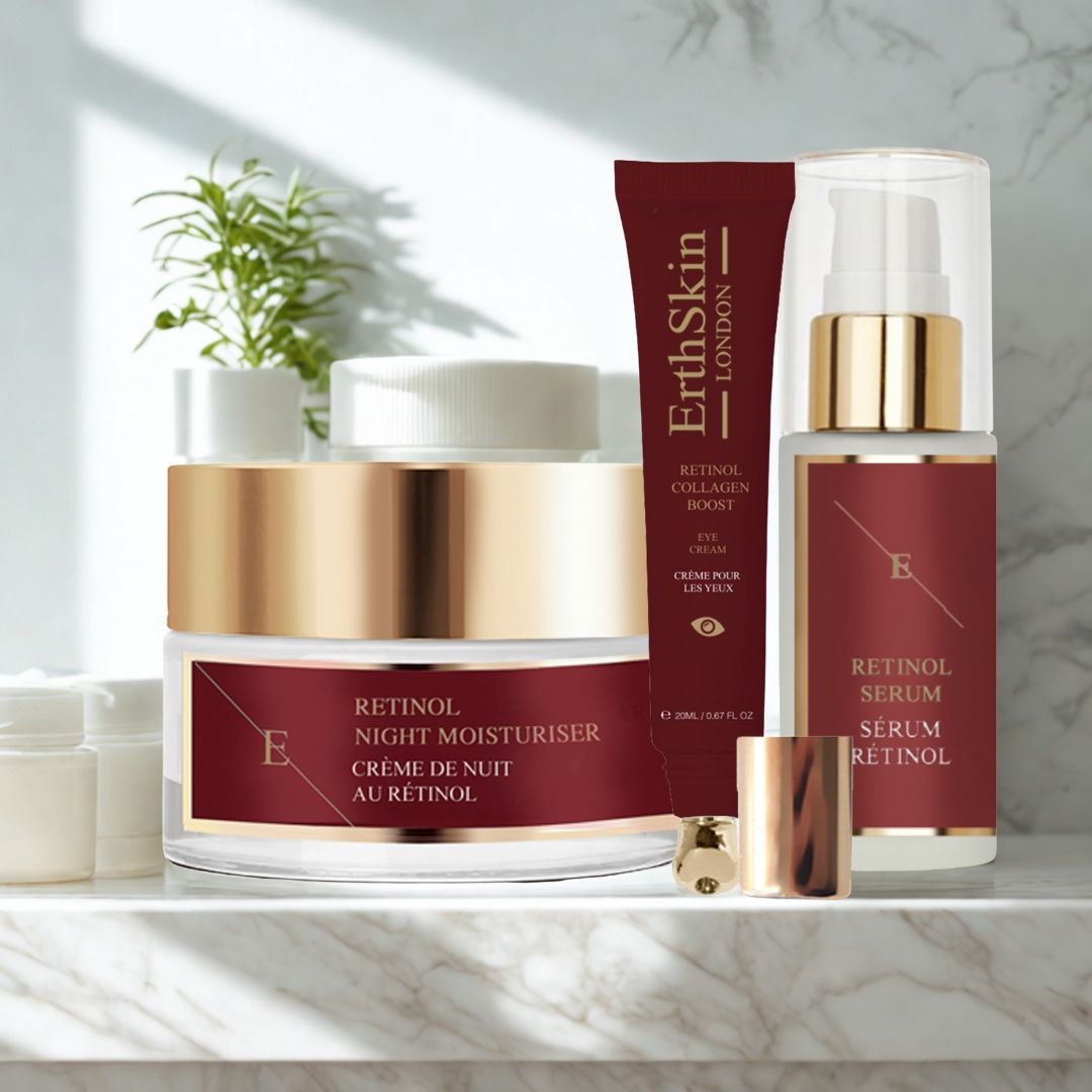 Trois produits cosmétiques : crème hydratante de nuit au rétinol, crème pour les yeux et sérum. Emballage rouge et doré. Logo ErthSkin London.