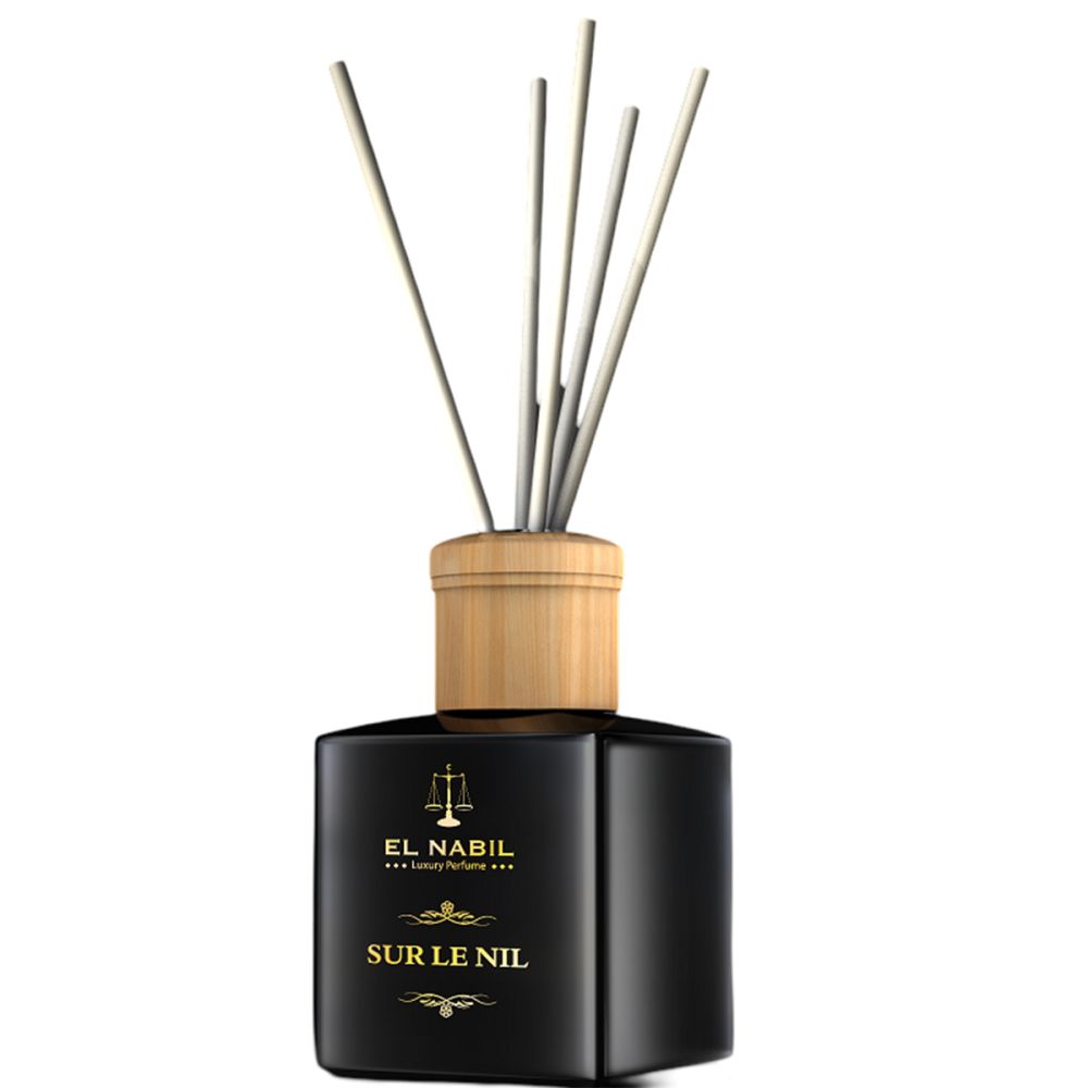 Diffuseur de parfum noir avec couvercle en bois et bâtonnets. Inscription "EL NABIL" et "SUR LE NIL".