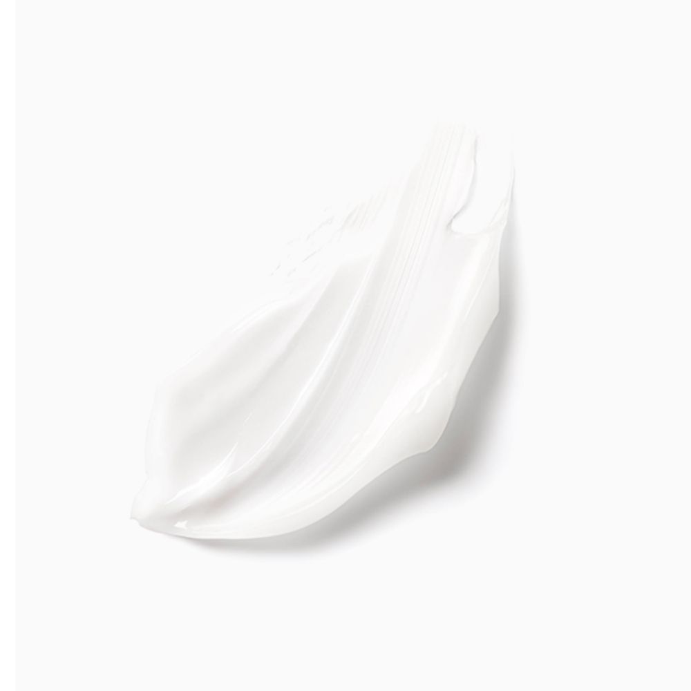 Een witte, romige veeg op een witte achtergrond.
