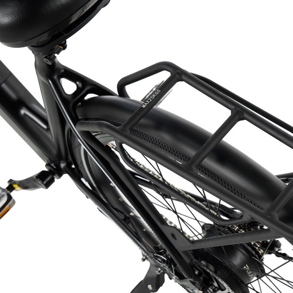 Vue arrière du vélo électrique noir avec porte-bagages et garde-boue.