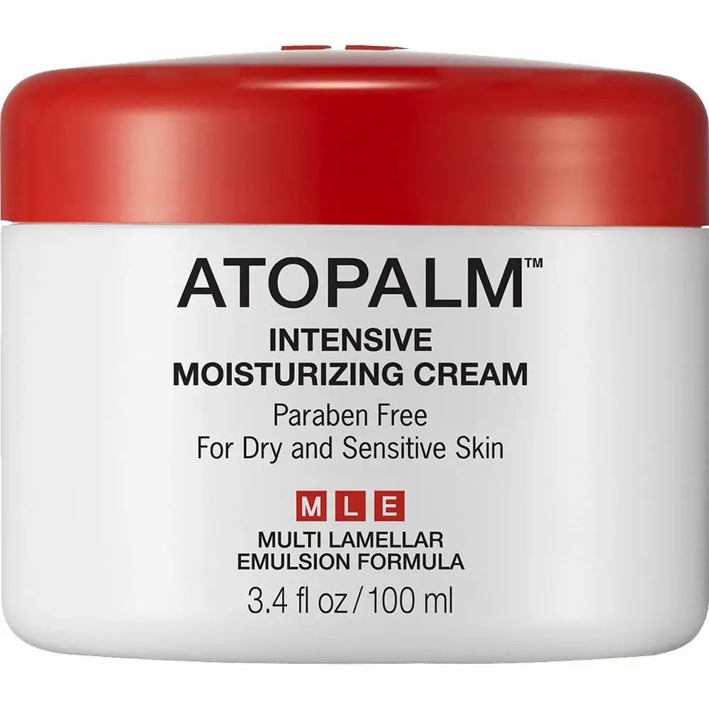 Witte crème pot met rode deksel. Opschrift: ATOPALM INTENSIVE MOISTURIZING CREAM. Voor droge en gevoelige huid.
