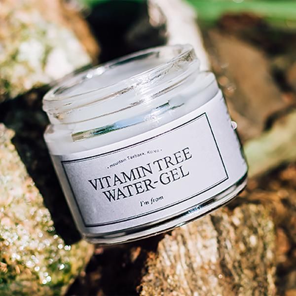 Potje gel op steen. Etiket met productnaam. Zwarte deksel ernaast.