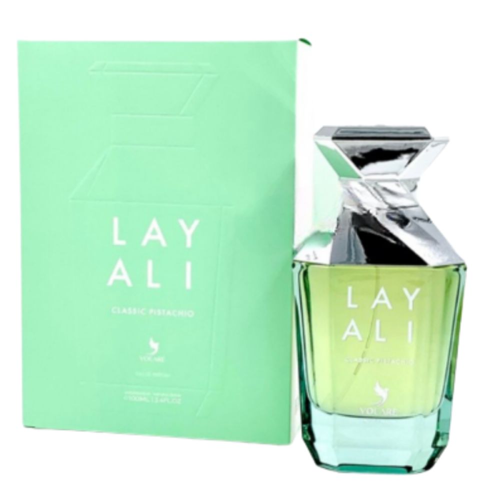 Flacon de parfum vert et boîte. Inscription : LAYALI, CLASSIC PISTACHIO. Bouchon argenté. Boîte rectangulaire.