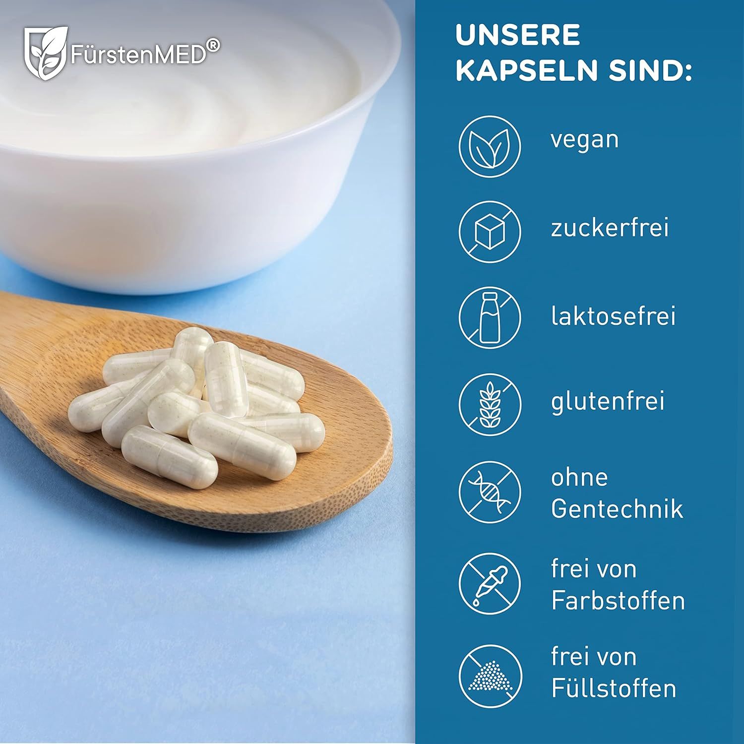 Capsules op houten lepel en in kom met yoghurt. Tekst: veganistisch, suikervrij, lactosevrij, glutenvrij, zonder genetische manipulatie, zonder kleurstoffen, zonder vulstoffen.