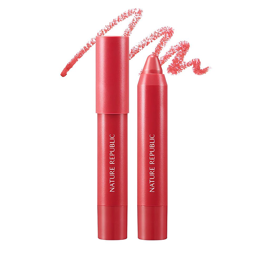 Deux rouges à lèvres rouges NATURE REPUBLIC. Une ligne de couleur rouge à lèvres à côté.