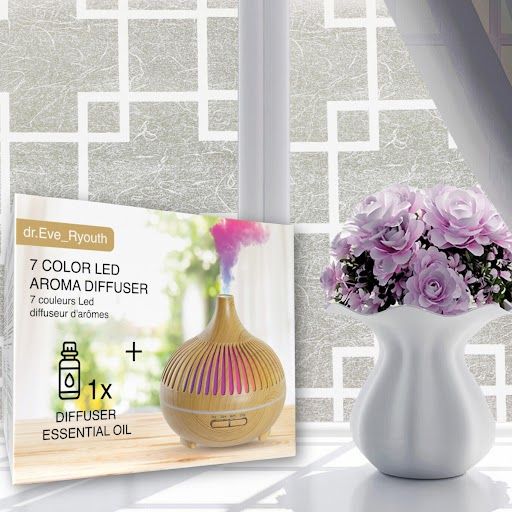 Diffuseur d'arômes en bois avec éclairage LED et emballage. Inscription : 7 couleurs LED Aroma Diffuser.