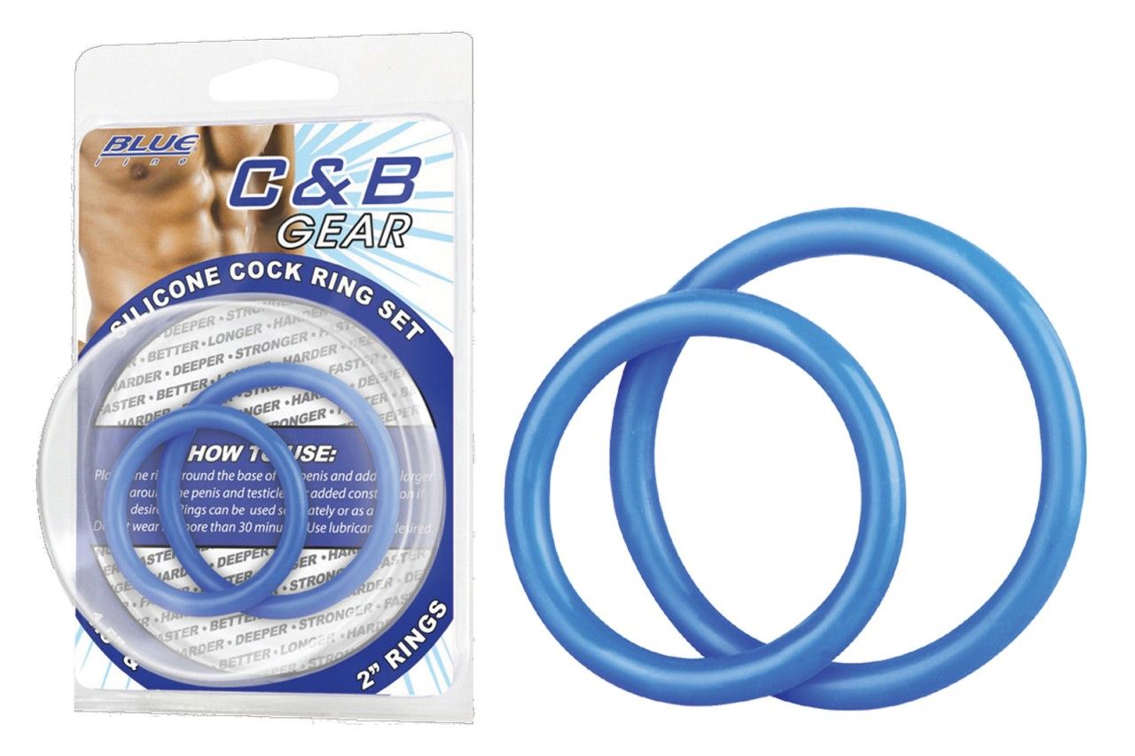 Twee blauwe siliconen cockringen. Verpakking met productnaam en instructies. Ringen in verschillende maten.