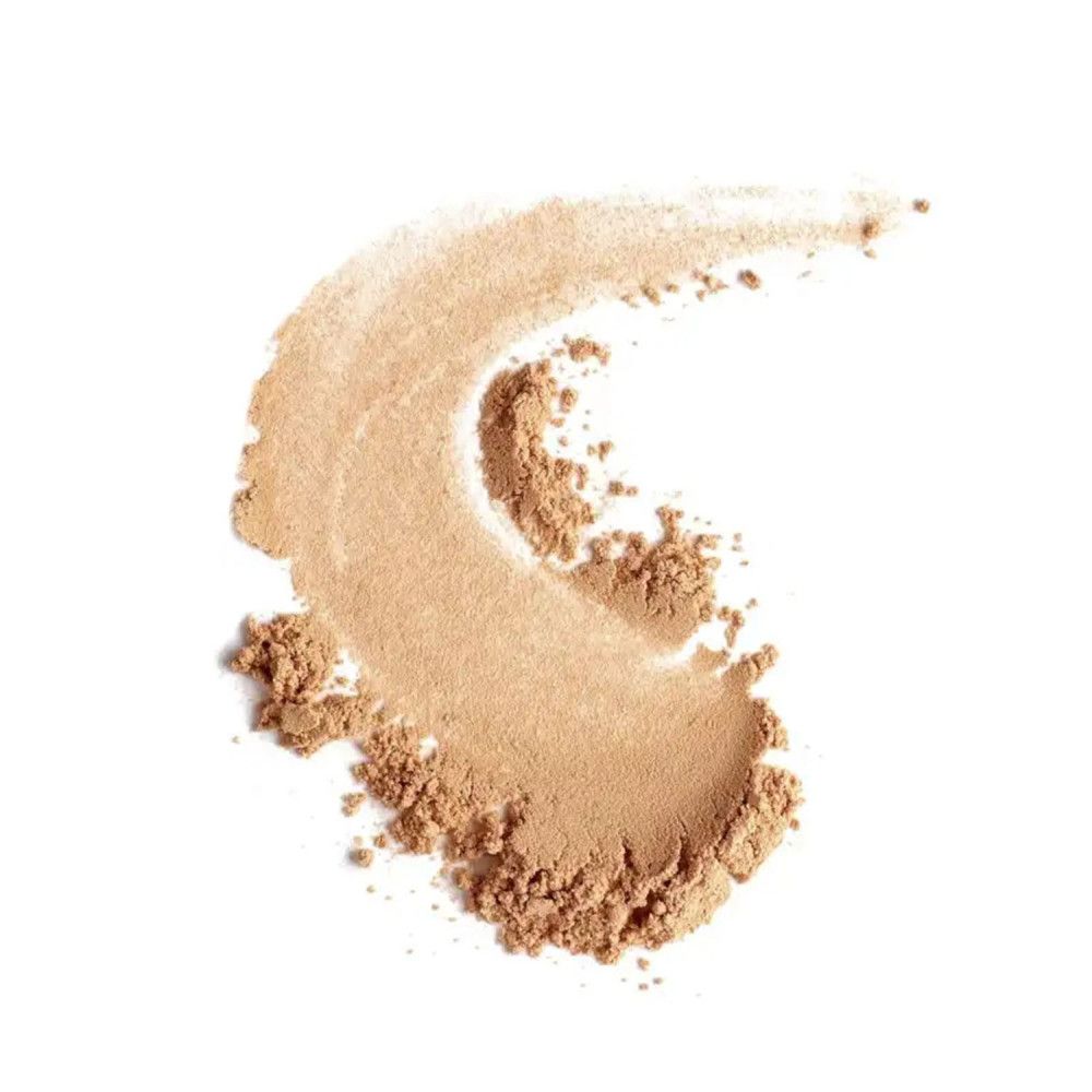 Veeg van licht poeder make-up. Textuur in lichte tint. Op witte achtergrond.