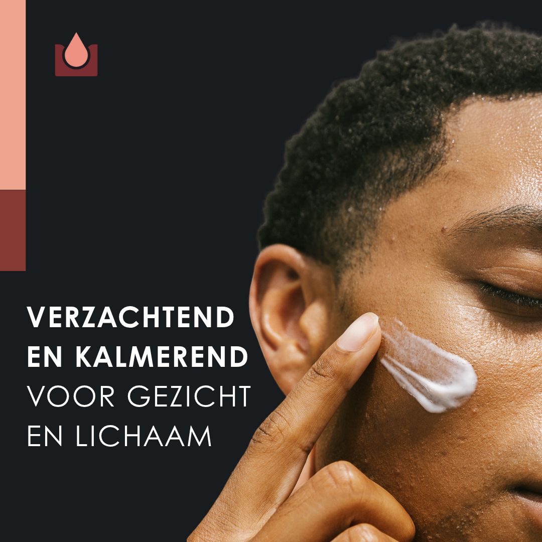 Man brengt crème aan op zijn gezicht. Tekst: Verzachtend en kalmerend voor gezicht en lichaam.