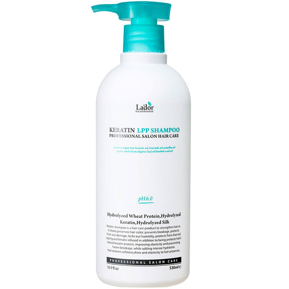 Shampoing LADOR Keratin LPP dans une bouteille blanche à pompe avec distributeur turquoise.