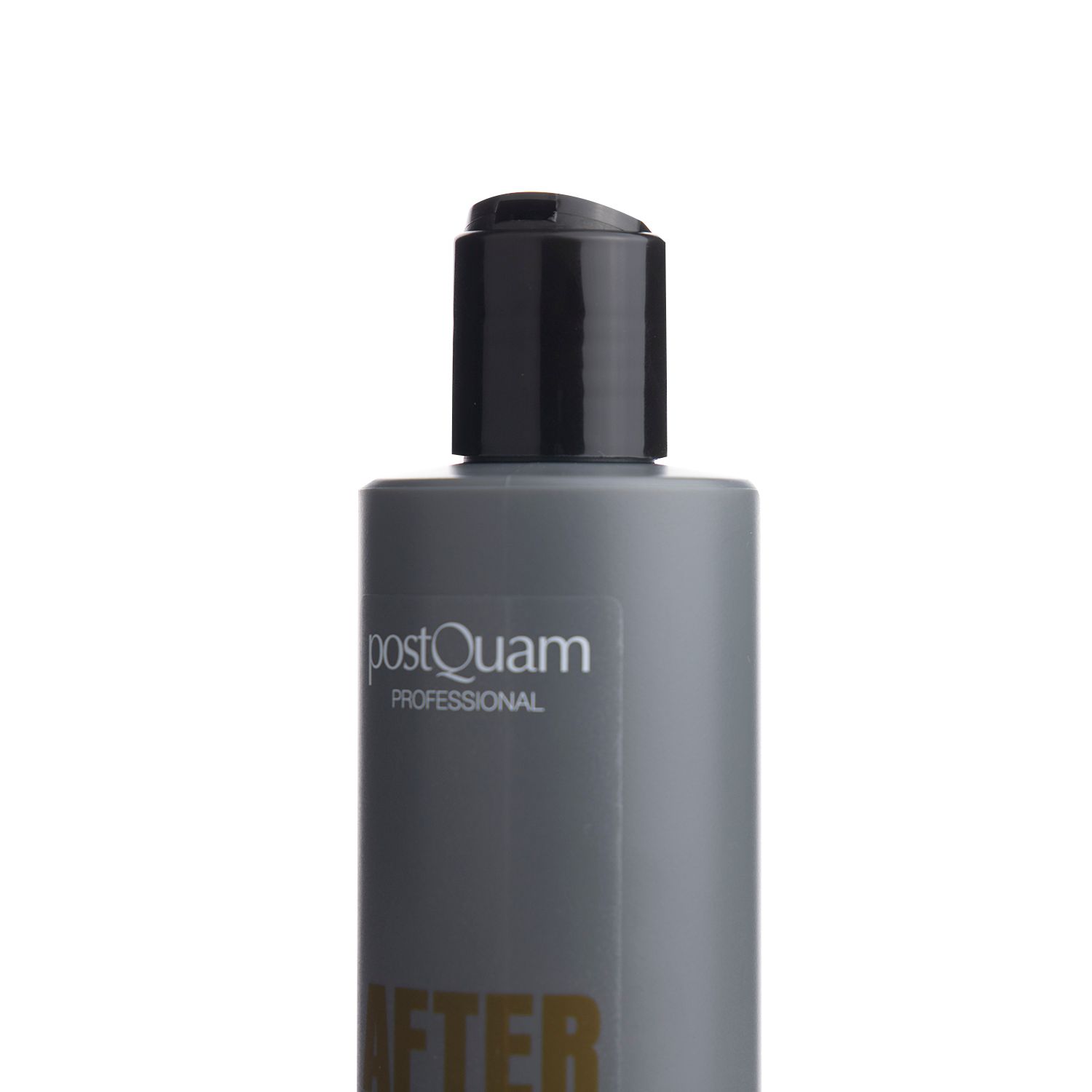 Gros plan sur un flacon gris avec bouchon noir. Inscription "POSTQUAM PROFESSIONAL". Texte en dessous : "AFTER SUN".