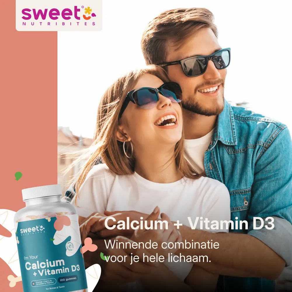 Lachend stel. Naast hen een fles Sweet Nutribites Calcium + vitamine D3. Tekst: Calcium + vitamine D3, 100 Gummibonbons.
