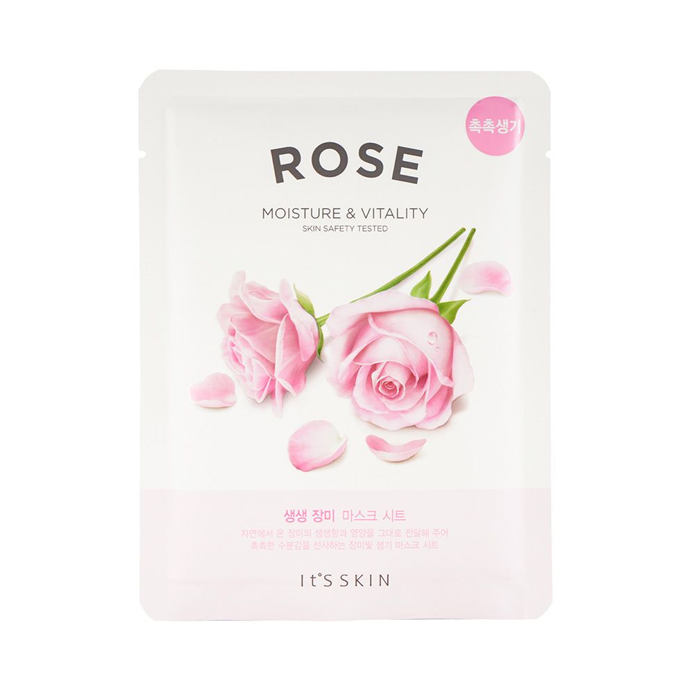 Gezichtsmasker met rozenmotief. Tekst: ROSE, MOISTURE & VITALITY, IT'S SKIN. Roze bloemen op witte achtergrond.