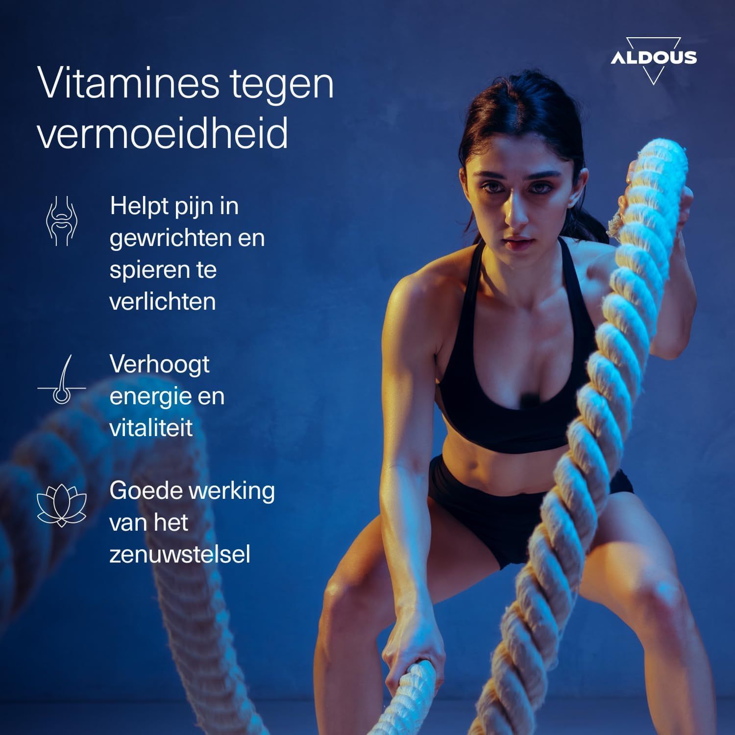 Vrouw met strijd touw in sportschool, Aldous logo rechtsboven.