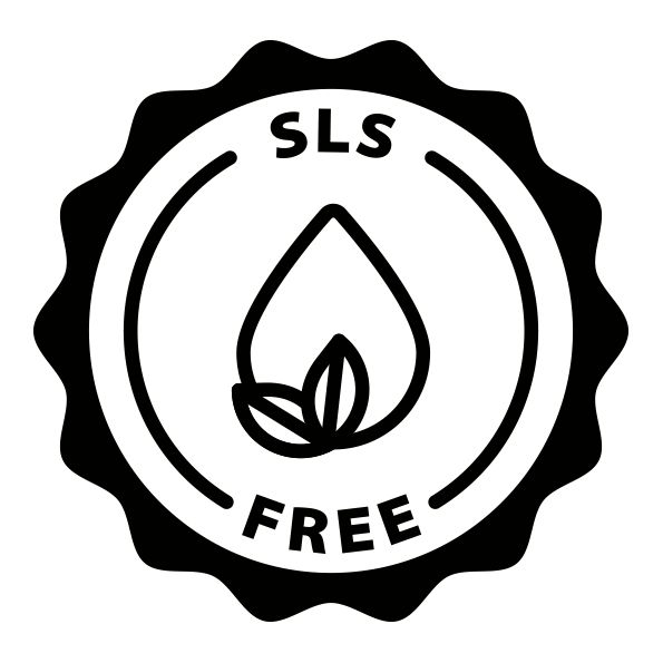 Rond logo met de tekst "SLS FREE" in zwarte letters op een witte achtergrond, omcirkeld door een zwart kader.