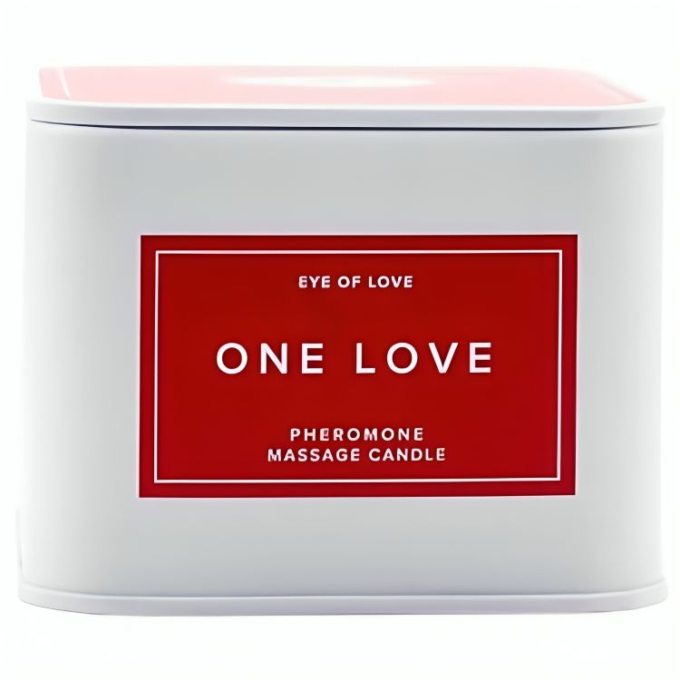 Witte massagekaars in witte metalen blik met rood deksel. Opschrift: ONE LOVE, PHEROMONE MASSAGE CANDLE.