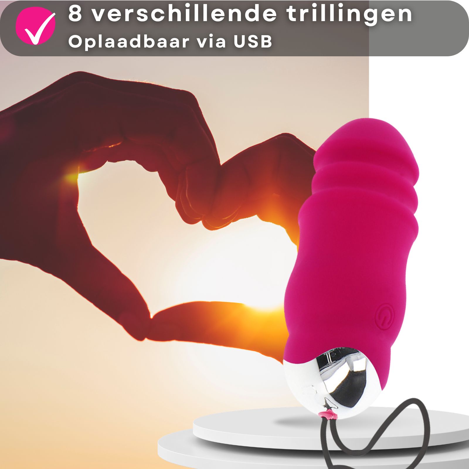 Roze vibratie-ei. 8 vibratiemodi. Oplaadbaar via USB. Op voetstuk. Handen vormen hart.