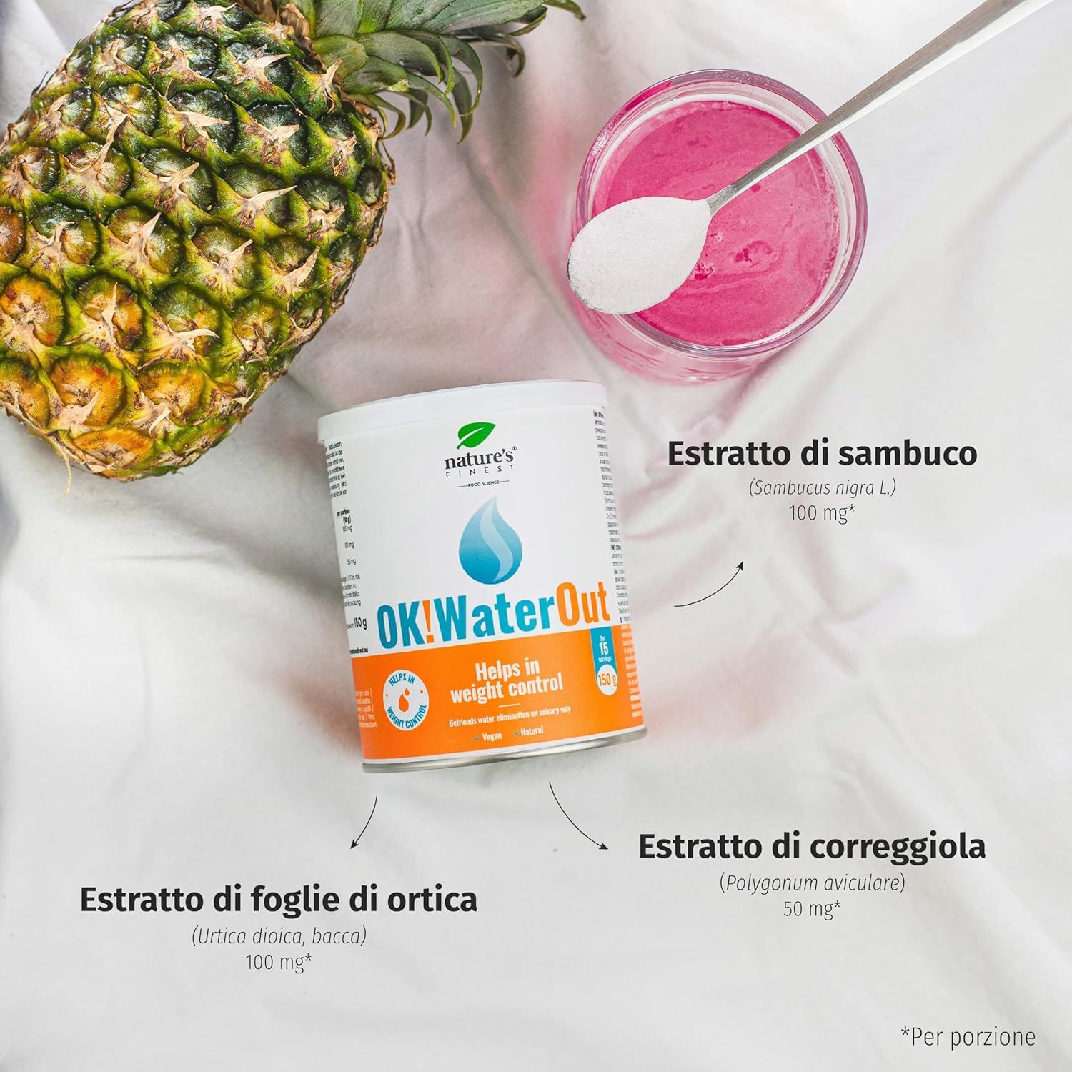 Boîte OK!WaterOut, à côté d'un verre de liquide rose et d'une cuillère. Ananas.