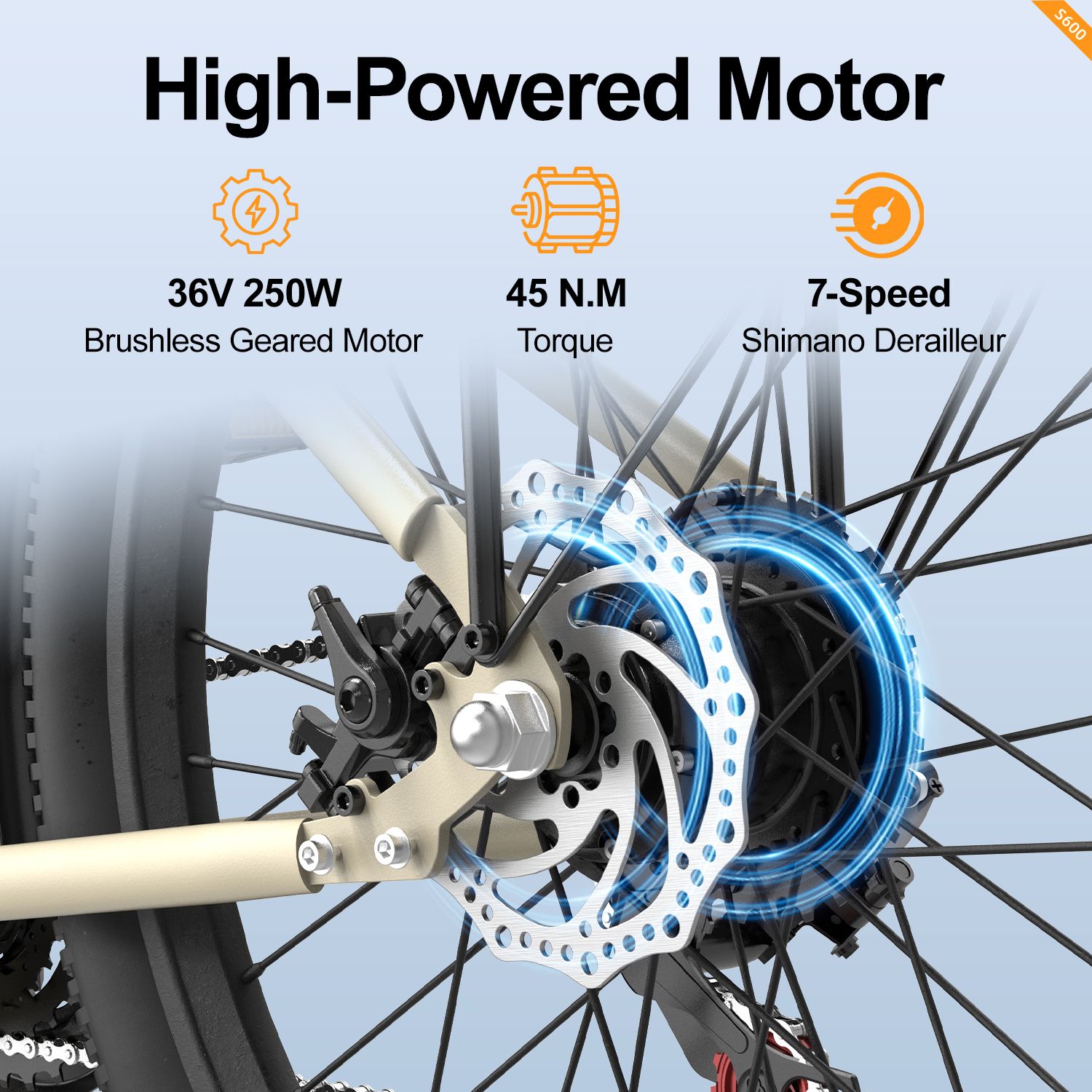 Gros plan de la roue arrière d'un vélo électrique. Inscriptions : moteur 36V 250W, couple 45 N.M, Shimano 7 vitesses.