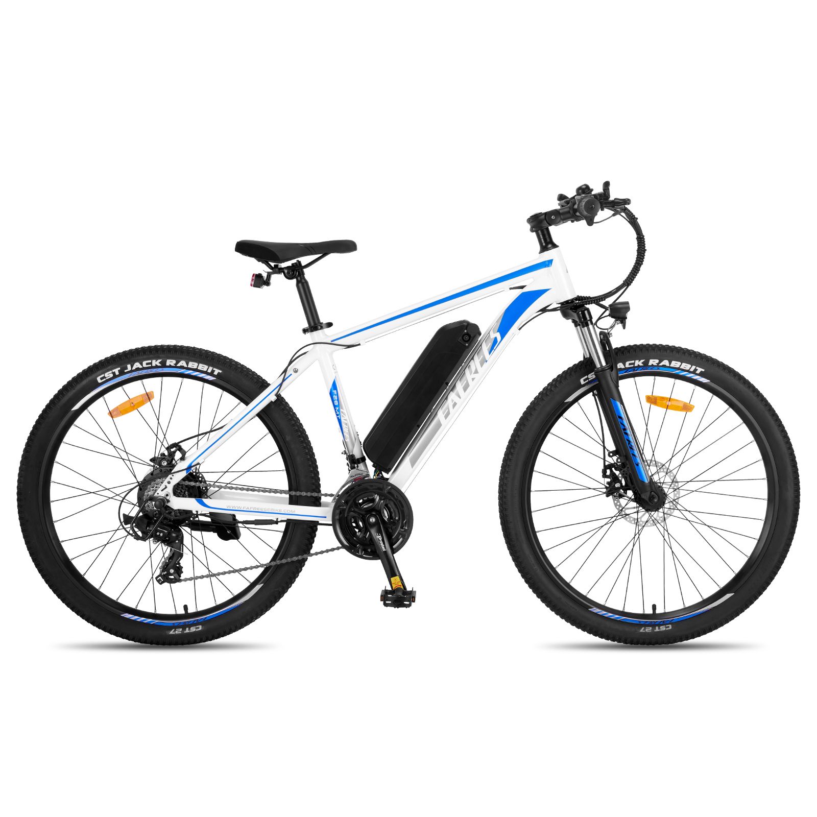 VTT électrique blanc avec accents bleus. Pneus, selle et guidon noirs. Batterie sur le cadre.