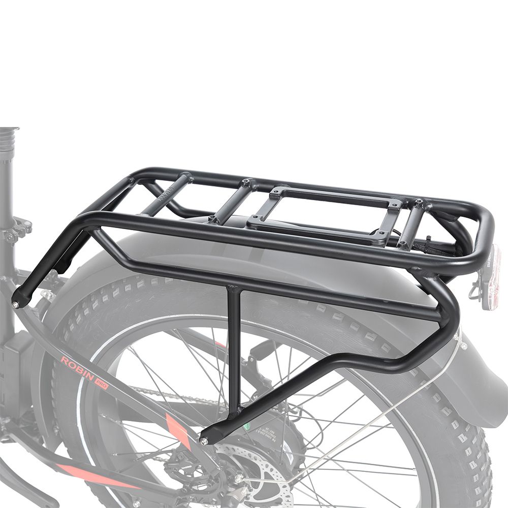 Bagagedrager op het achterwiel van een e-bike. Zwart metaal, rechthoekige vorm. Gemonteerd boven het achterwiel.