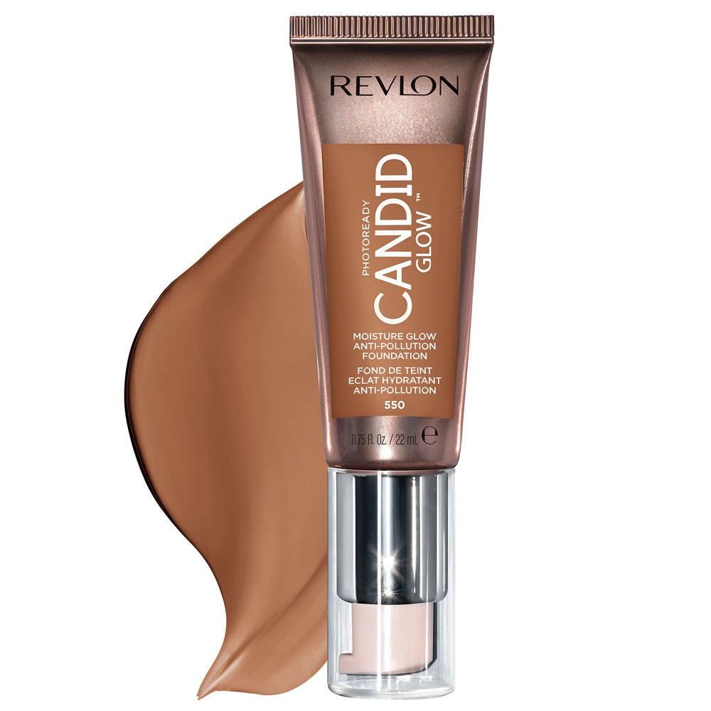 Revlon PhotoReady Candid Glow Foundation. Tube met bruine vloeistof en kleurveeg. Productnaam en details.