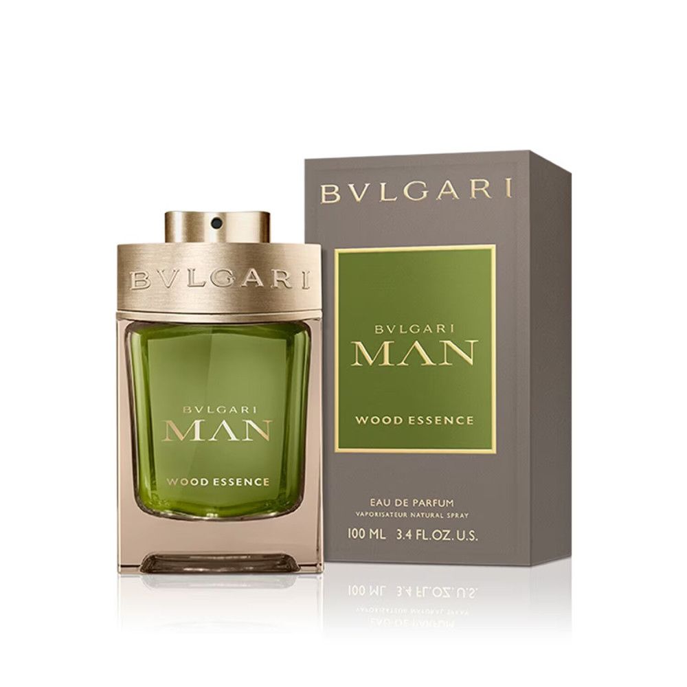 Bvlgari Man Wood Essence Eau de Parfum 100ml flacon naast de bijpassende verpakking.
