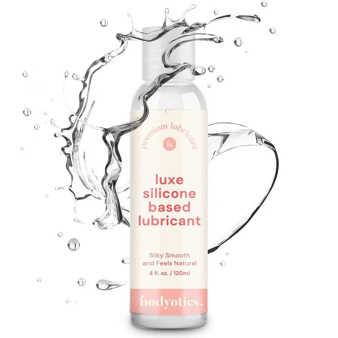 Transparante fles met witte dop. Opschrift: "luxe silicone based lubricant". Daaronder: "bodyotics."