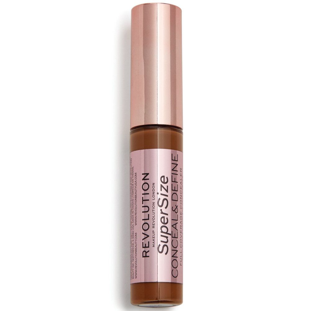 Flacon de correcteur avec bouchon rose. Étiquette rose avec texte: Super Size Conceal & Define.