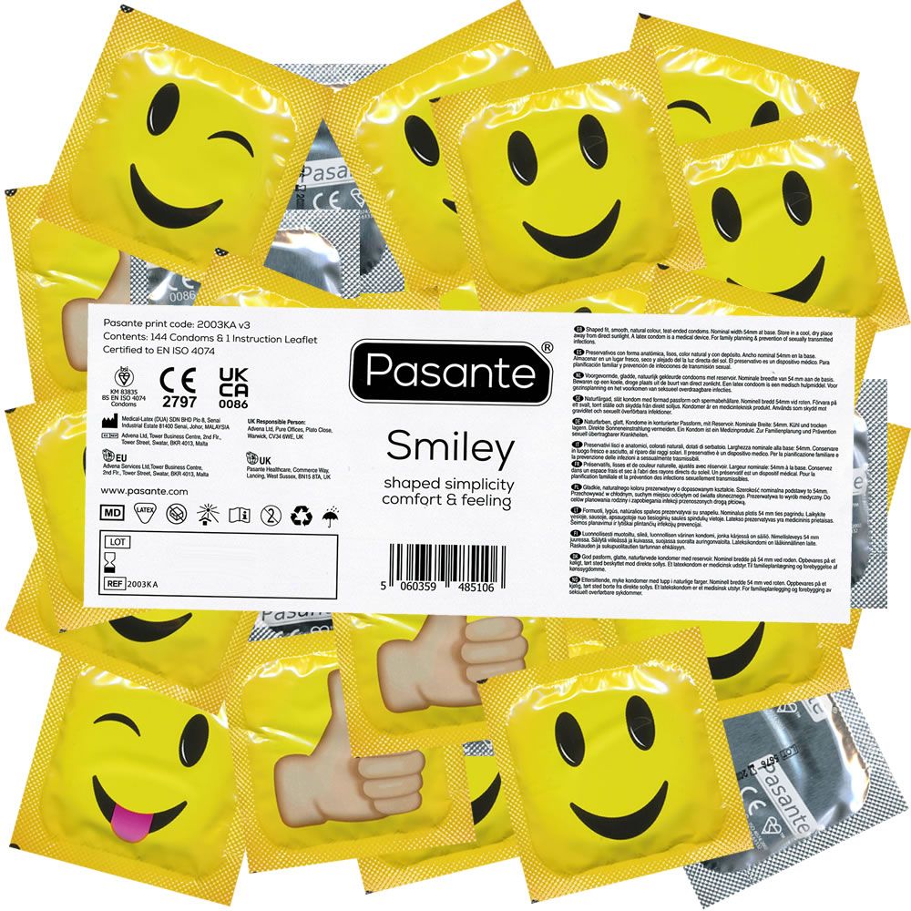 Gele condoomsverpakkingen met smiley-gezichten. Een etiket toont productnaam, certificeringen en details. CE-markering.