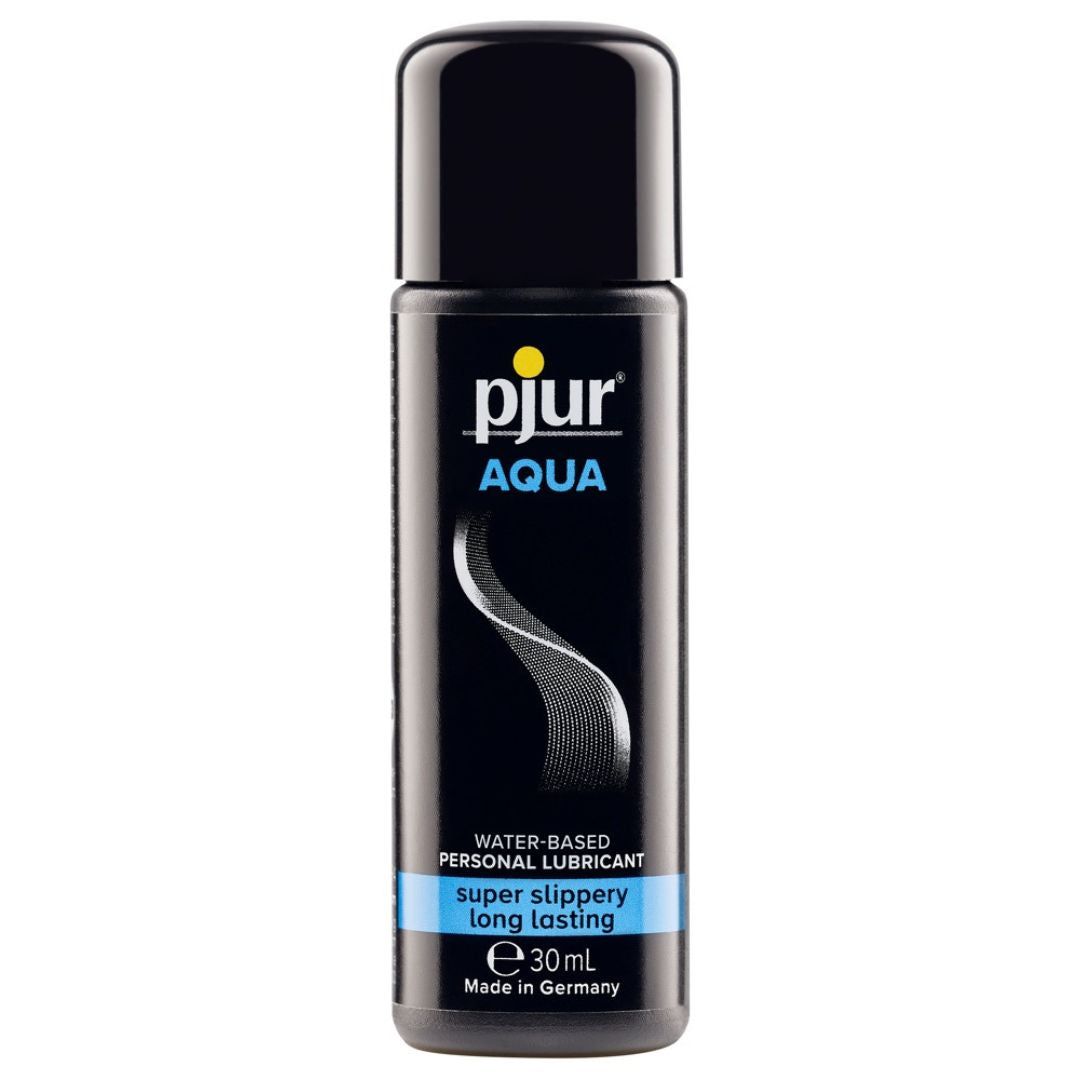 Petit flacon noir avec bouchon noir. Inscription : pjur AQUA, à base d'eau, super glissant, longue durée. 30ml.