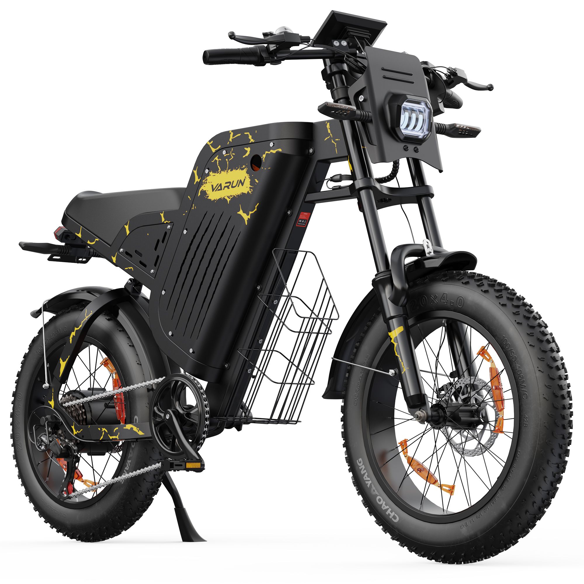 Zwarte VARUN X-Plorer Raptor e-mountainbike met gele accenten. Mand, koplamp, brede banden.