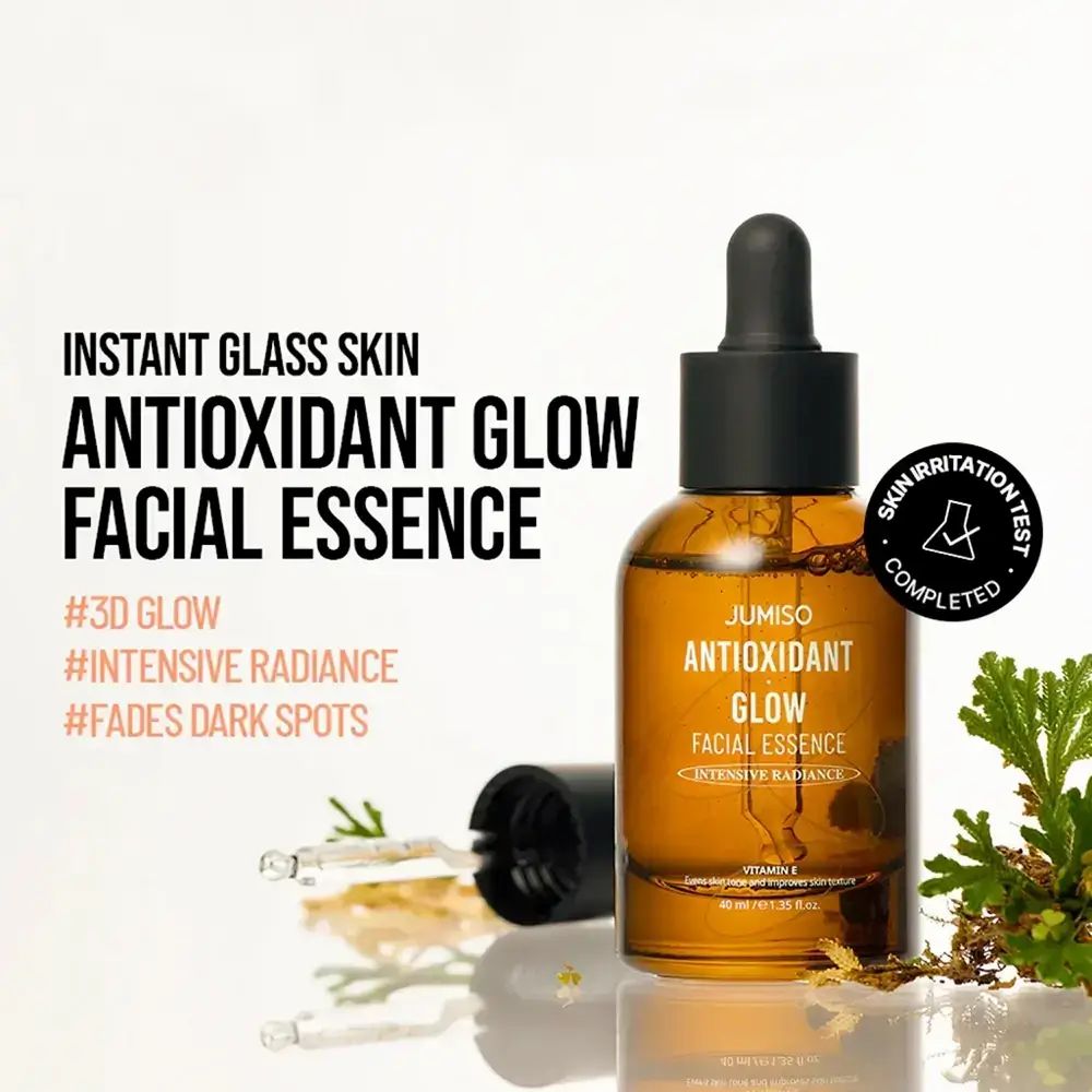 Bruine glazen fles met zwarte dop en pipet. Opschrift: JUMISO ANTIOXIDANT GLOW FACIAL ESSENCE. Skin Irritation Test.