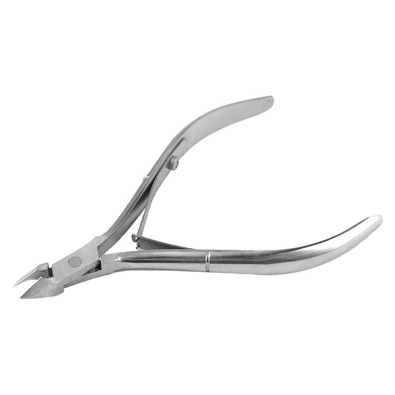 Coupe-cuticules en métal. Poignées incurvées, lame pointue. Articulation avec ressort. Vue détaillée.
