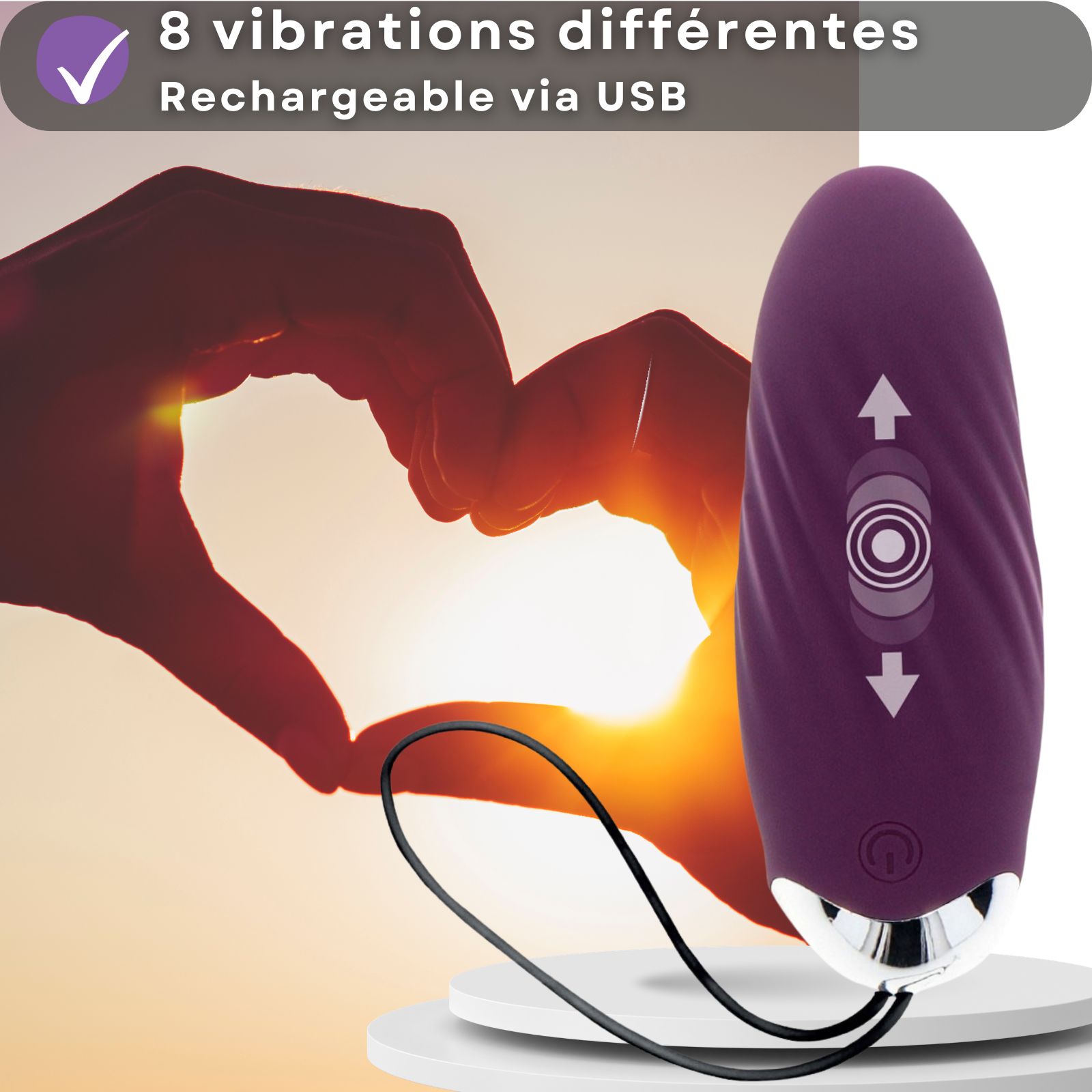 Image avec texte: 9cm long, 3,3cm diamètre. Vibromasseur violet avec cordon noir. Dimensions.