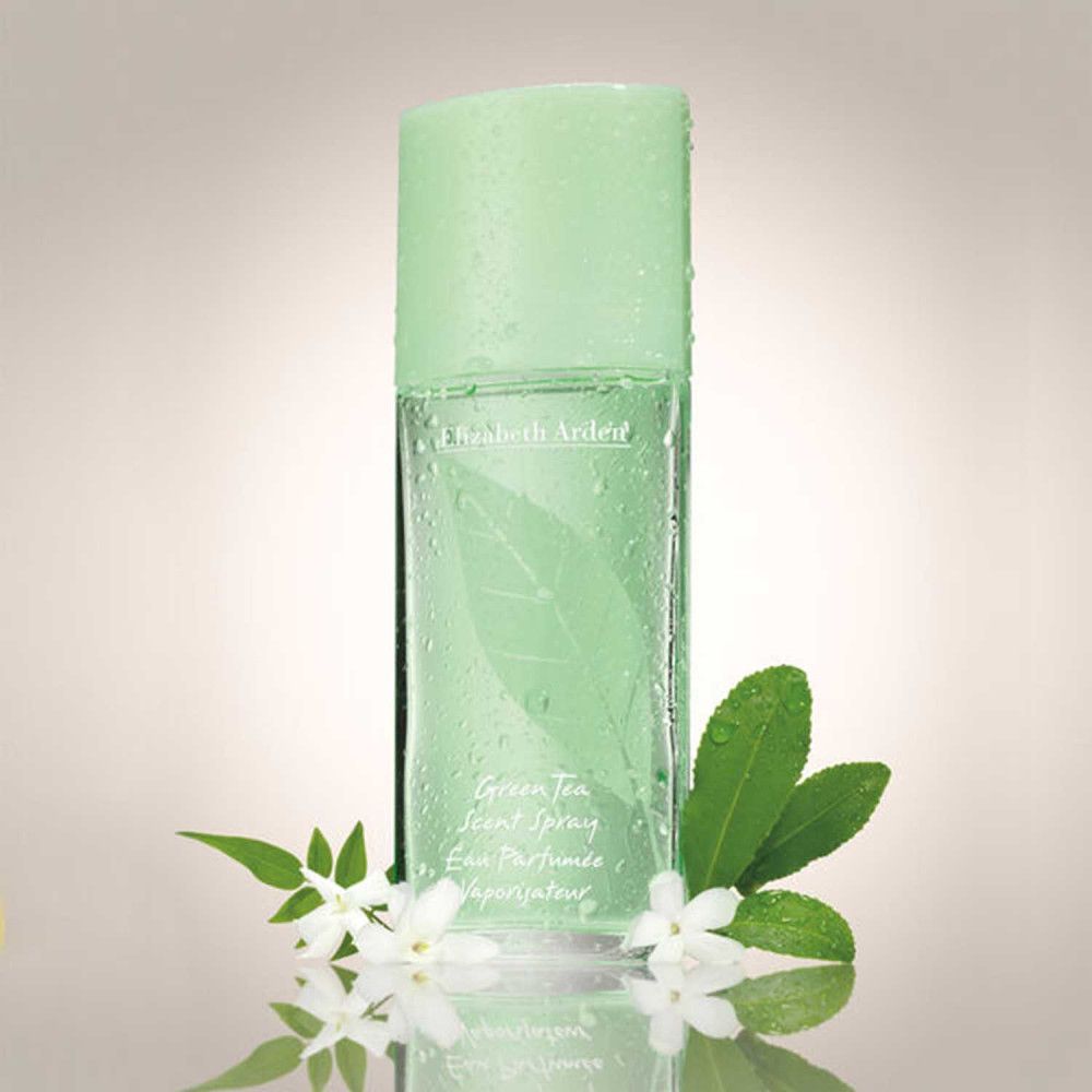 Elizabeth Arden Green Tea Scent Spray. Flacon avec bouchon vert. Motif feuille et texte.
