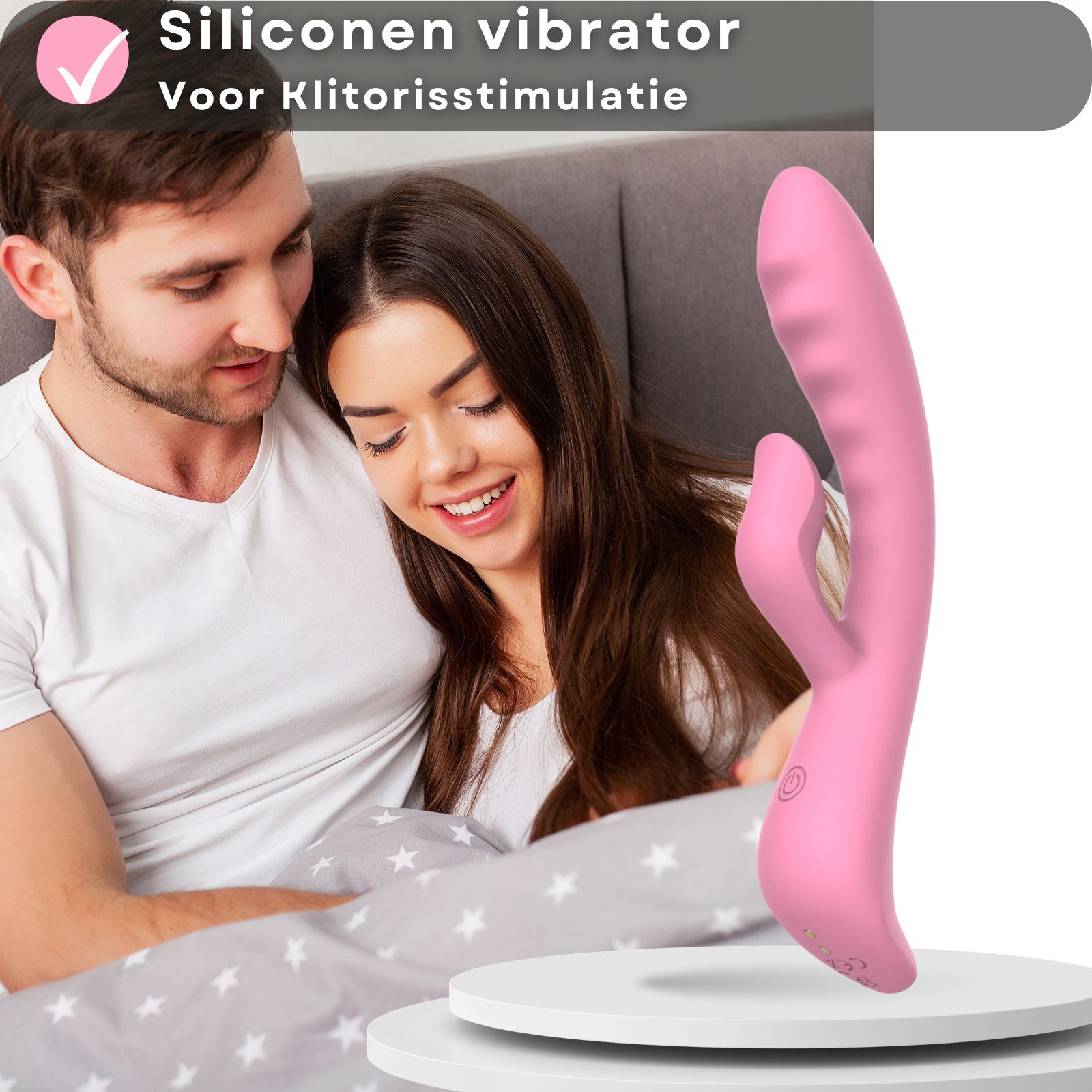 Roze vibrator. 21cm lang, 3,5cm diameter. Op voetstuk. USB oplaadbaar. 10 standen. Achtergrond: handen.