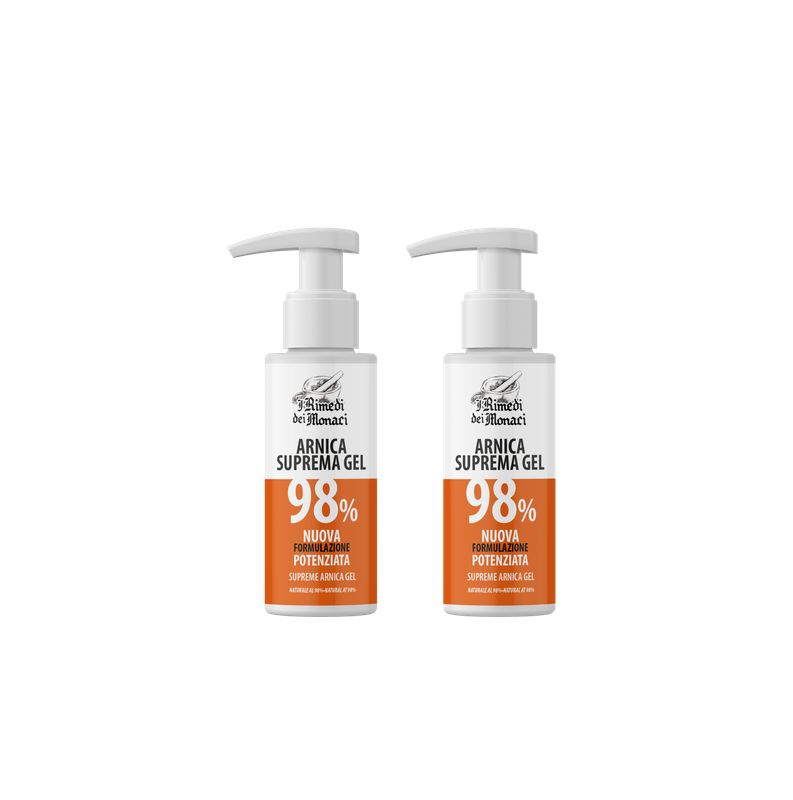 Twee flessen met witte pomp. Op het etiket staat "ARNICA SUPREMA GEL 98%". Oranje achtergrond met tekst.