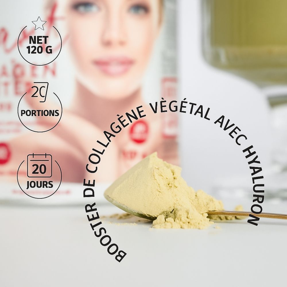 Cuillère de poudre beige. En arrière-plan : emballage du produit avec un visage de femme et le texte : Booster de collagène végétal avec hyaluron.