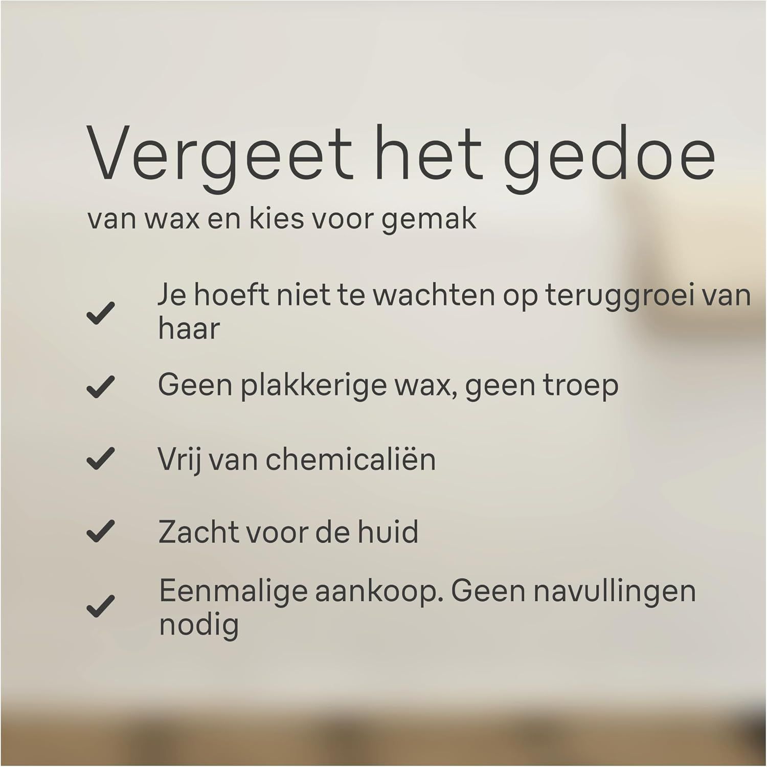 Vrouw epileert oksels met Braun Silk-épil 7. "Meer comfort. Epileren onder de douche of in bad".