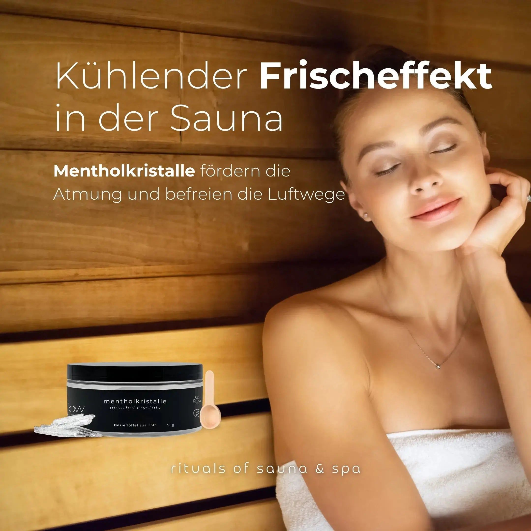 Vrouw in sauna, naast productcontainer met houten lepel. Tekst: Verkoelend frisheidseffect in de sauna. Mentholkristallen bevorderen de ademhaling.
