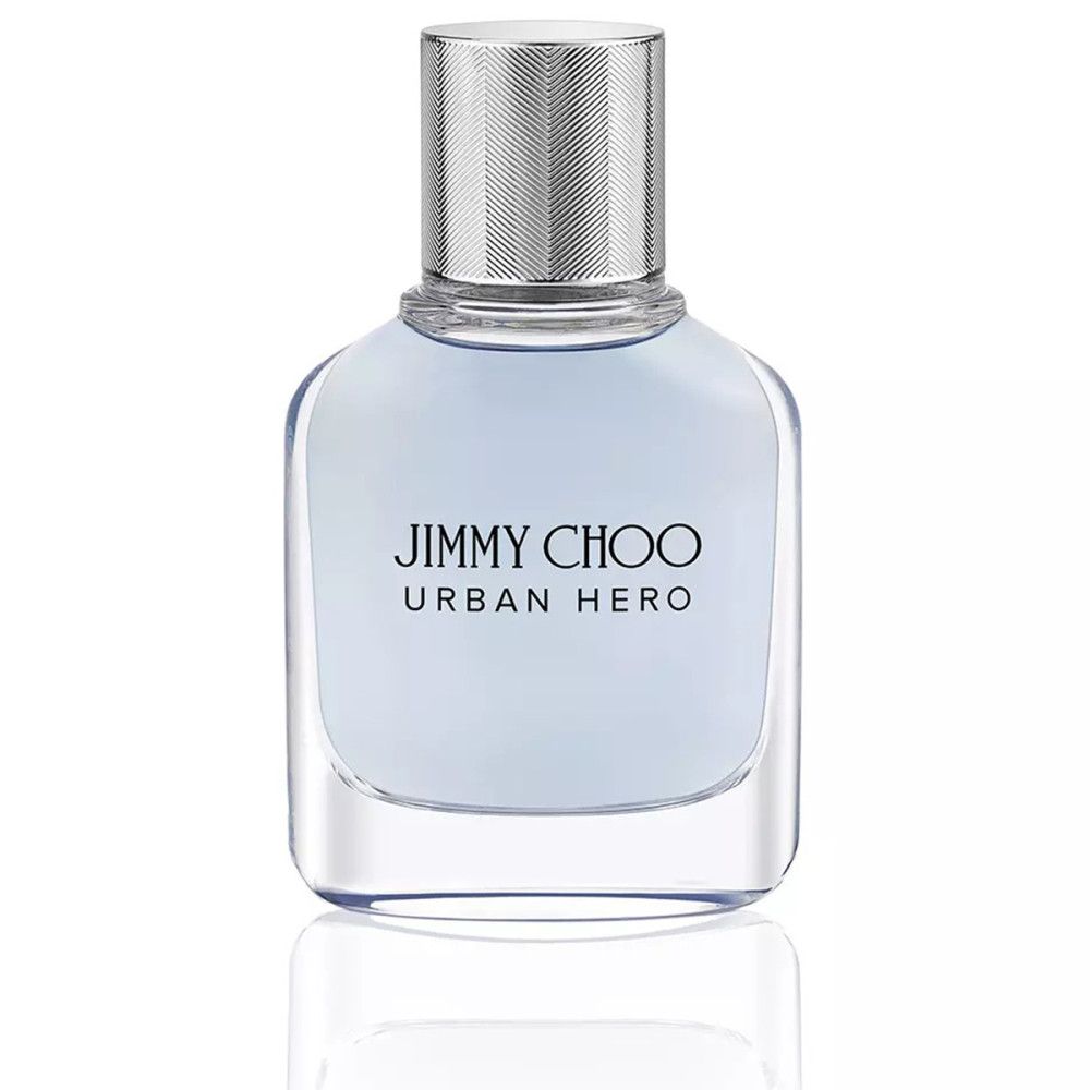 Glazen fles met zilveren dop. Opschrift: JIMMY CHOO URBAN HERO. Lichtblauwe vloeistof binnenin.