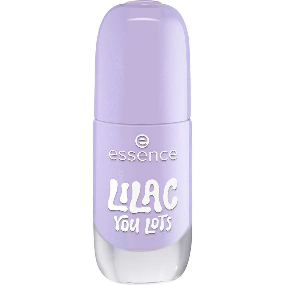 Flesje nagellak, gesloten. Lila lak, tekst "LILAC YOU LOTS". Merk: essence.