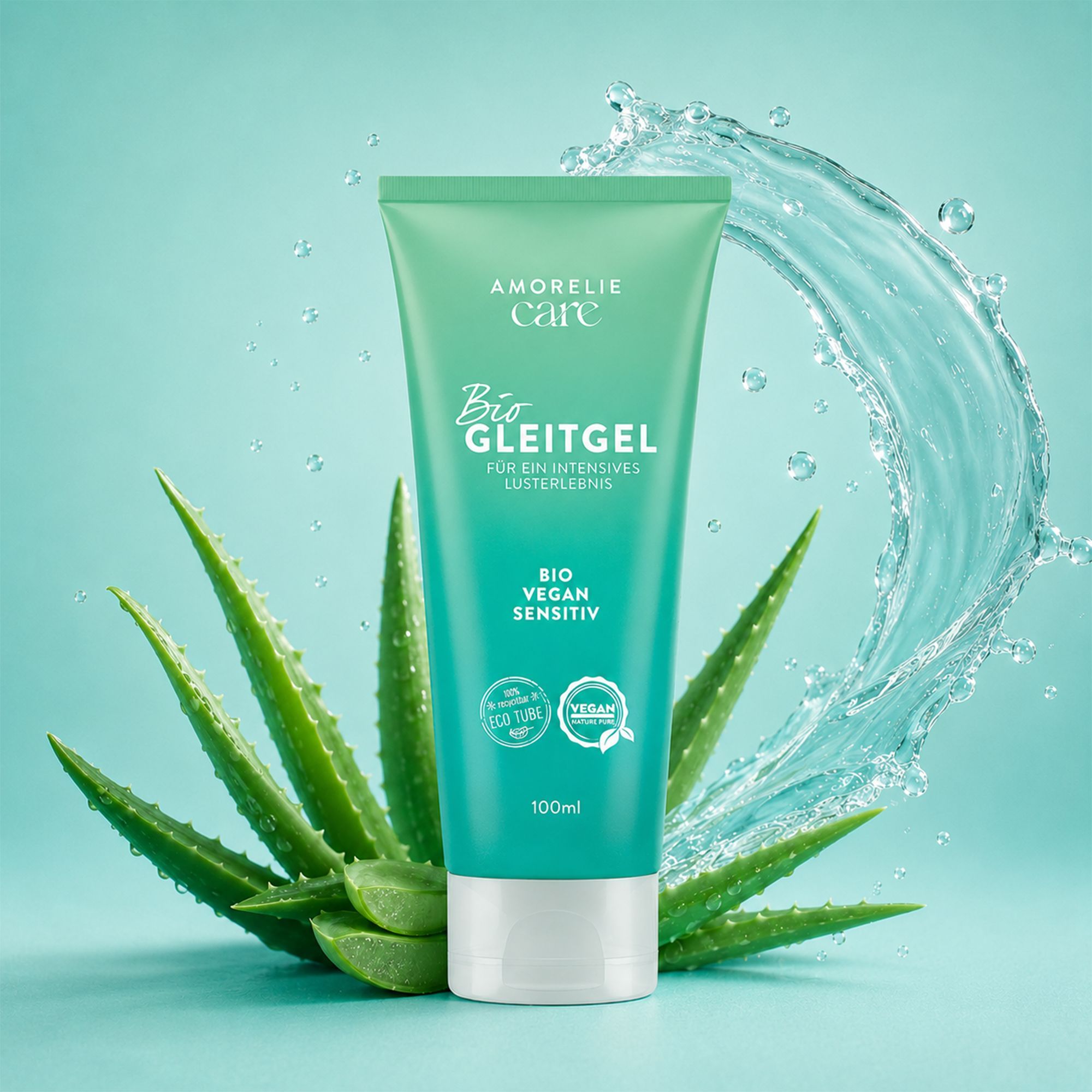 Tube vert avec aloès et éclaboussures d'eau sur fond turquoise.