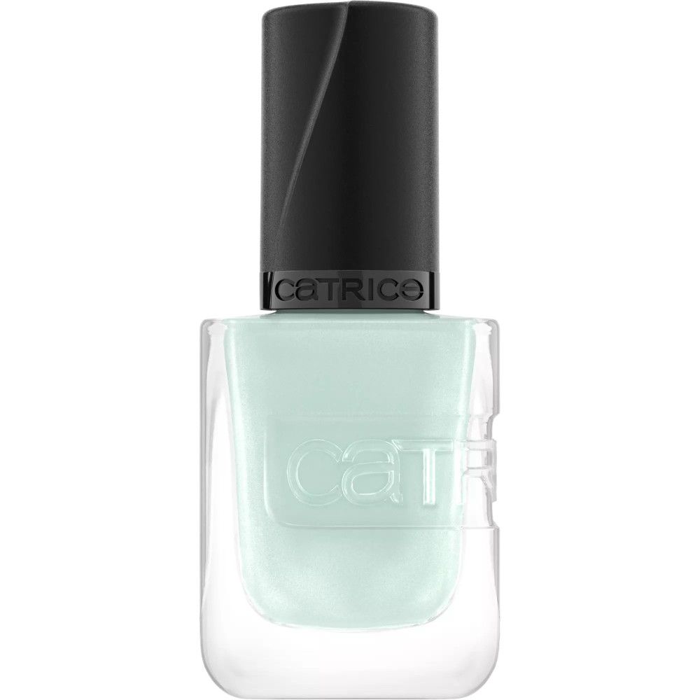 Flacon de vernis à ongles vert clair. Bouchon noir avec marque Catrice.