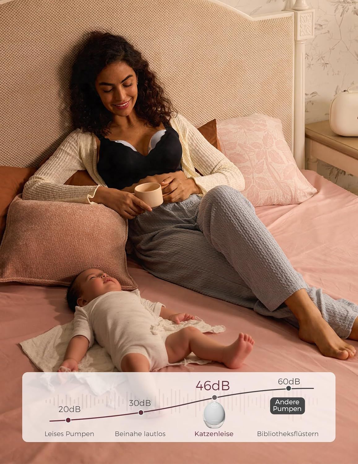 Femme avec tire-laits Momcozy au lit, bébé dort. Niveau sonore <46dB.