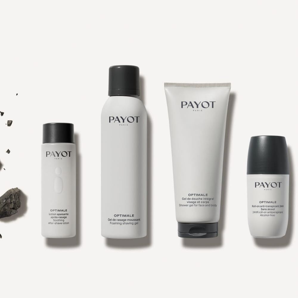 Vier witte producten met zwarte doppen. Tekst: PAYOT, OPTIMALE. Lotion après-rasage, Gel de rasage moussant, Shower gel, Roll-on.