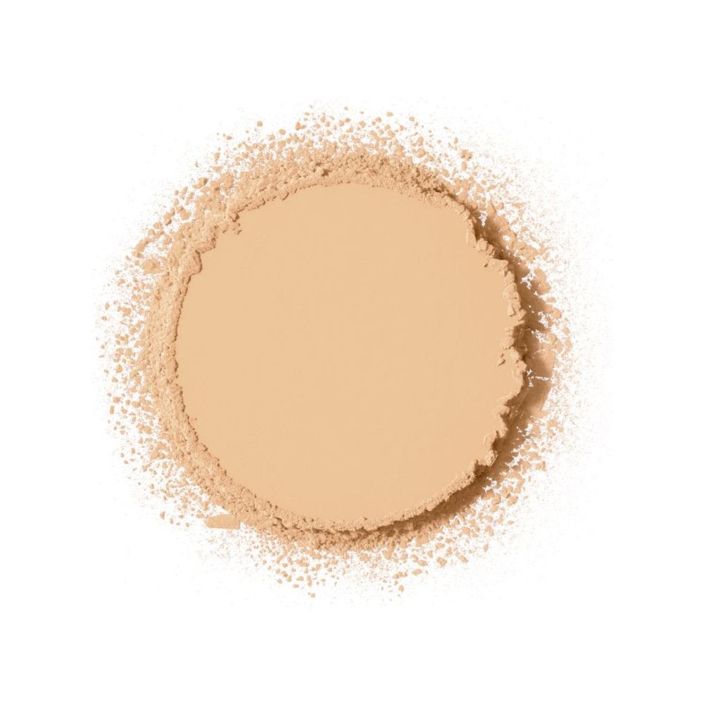 Werveling van beige poeder op witte achtergrond. Poeder in het midden, omringd door los poeder. Lichtbeige kleur.