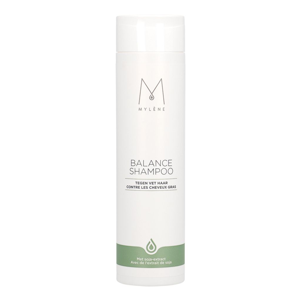 Witte shampoo met groene streep. Tekst: Balance Shampoo, tegen vet haar. Logo: M. Fles staat.